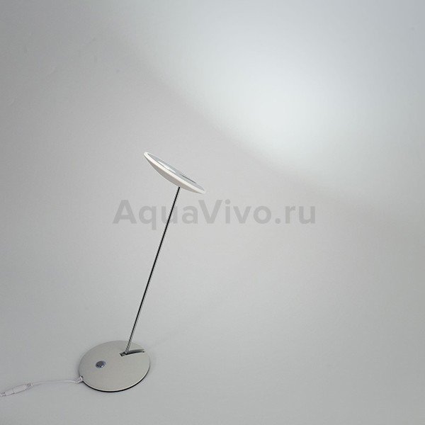 Офисная настольная лампа Citilux Ньютон CL803030, арматура белая / хром, плафон пластик белый, 15х15 см