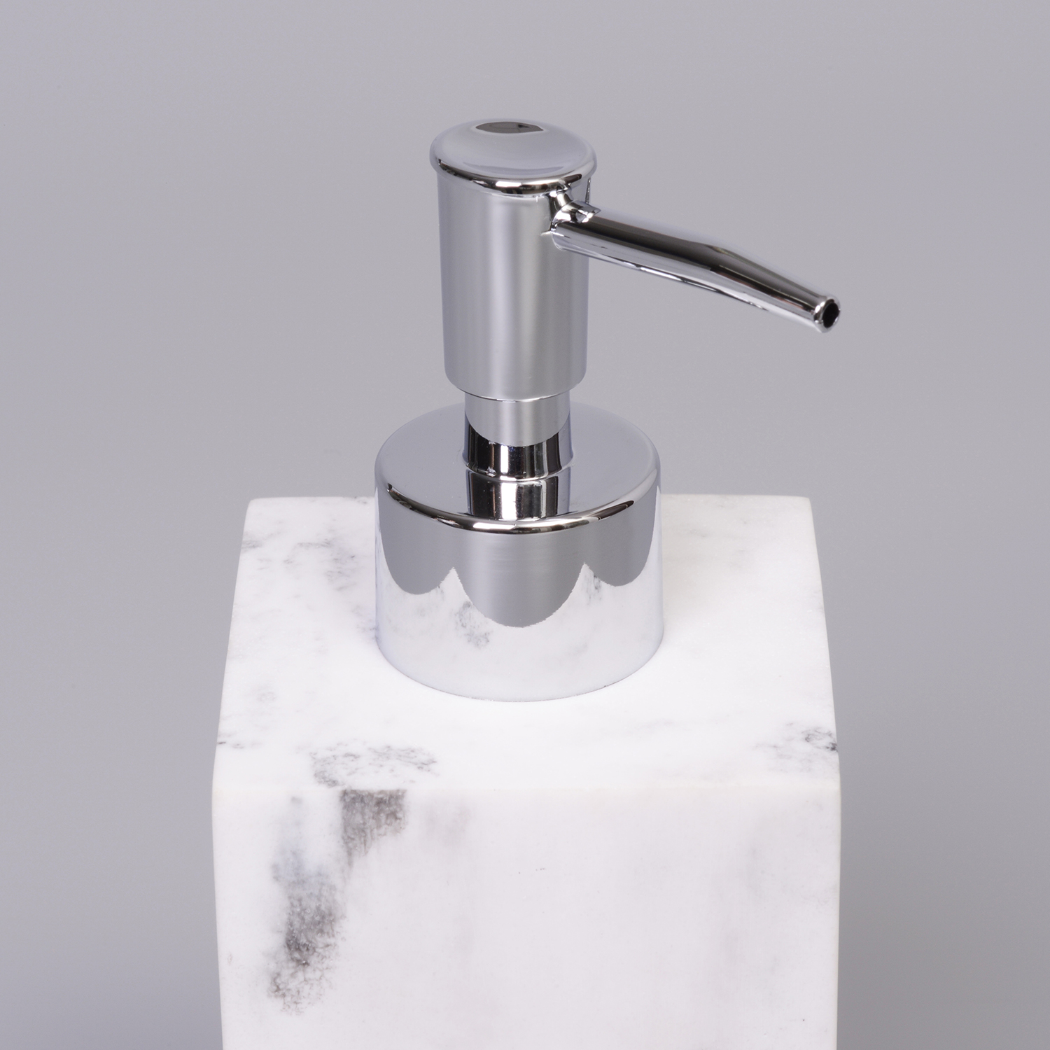 Дозатор WasserKRAFT Kammel K-9199 для жидкого мыла, настольный, цвет белый / серый - фото 1