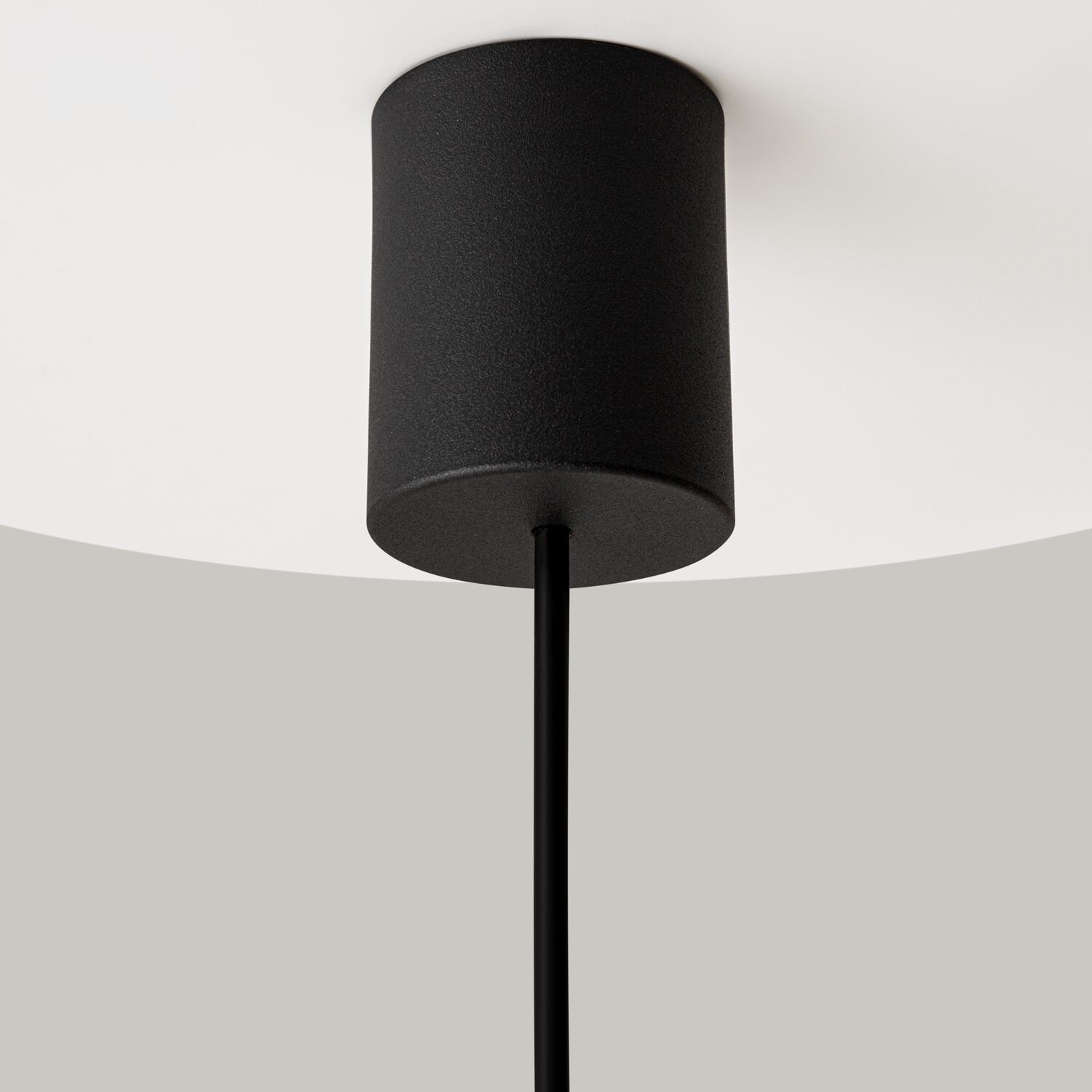 Подвесной светильник Maytoni Sound Wave MOD255PL-01B1, арматура черная, профиль стекло черное - фото 1