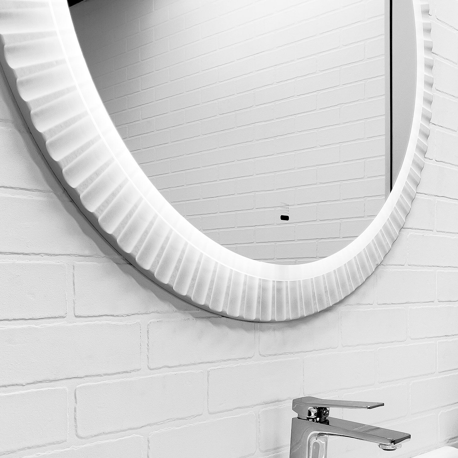 Зеркало Comforty Мадрид 90x90, с подсветкой, функцией антизапотевания, цвет белый глянец - фото 1