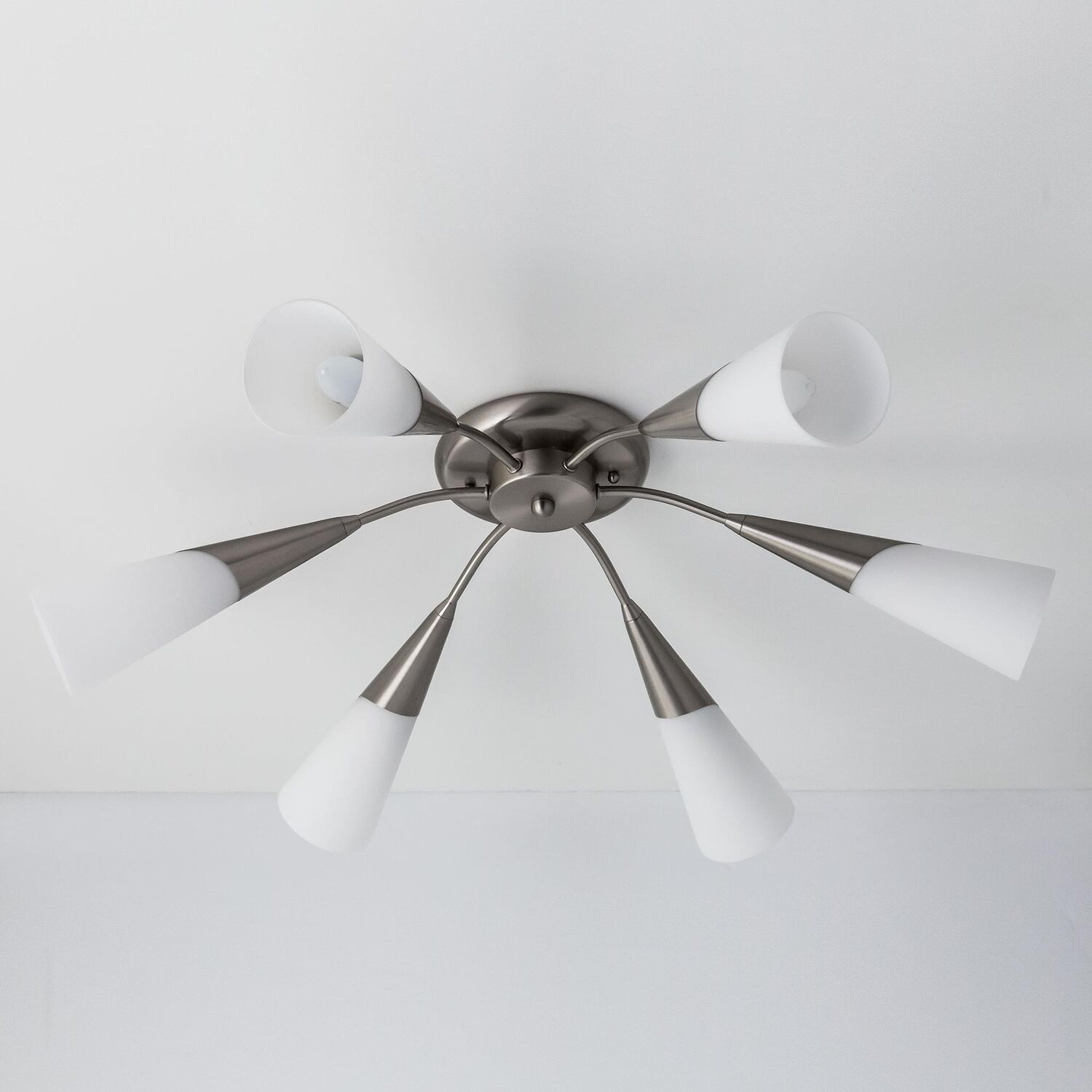 Потолочная люстра Citilux Фокус CL103161, арматура хром, плафоны стекло белое - фото 1