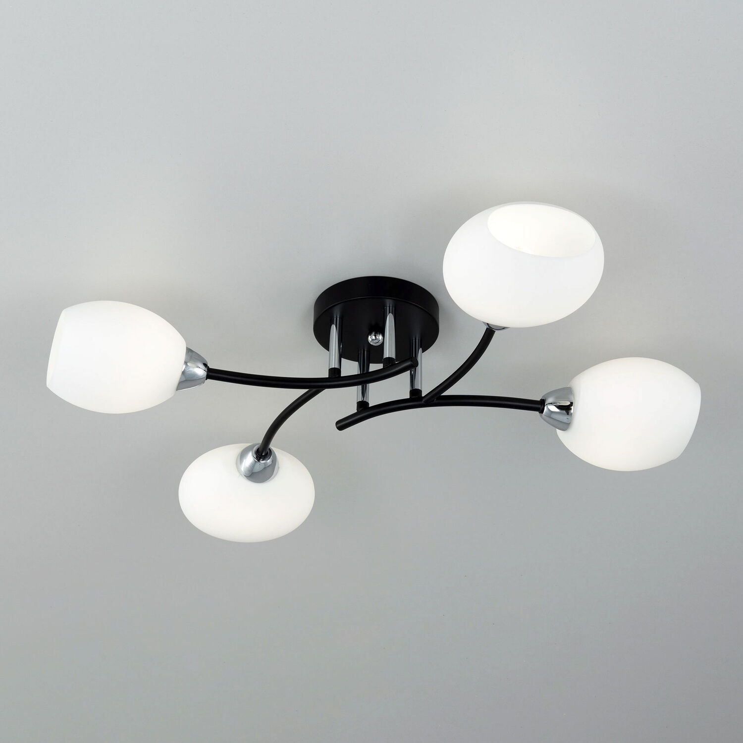 Потолочная люстра Citilux Флорида CL148145, арматура черная, плафоны стекло белое - фото 1