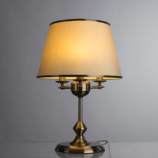 Интерьерная настольная лампа Arte Lamp Alice A3579LT-3AB, арматура бронза, плафон ткань бежевая, 35х35 см