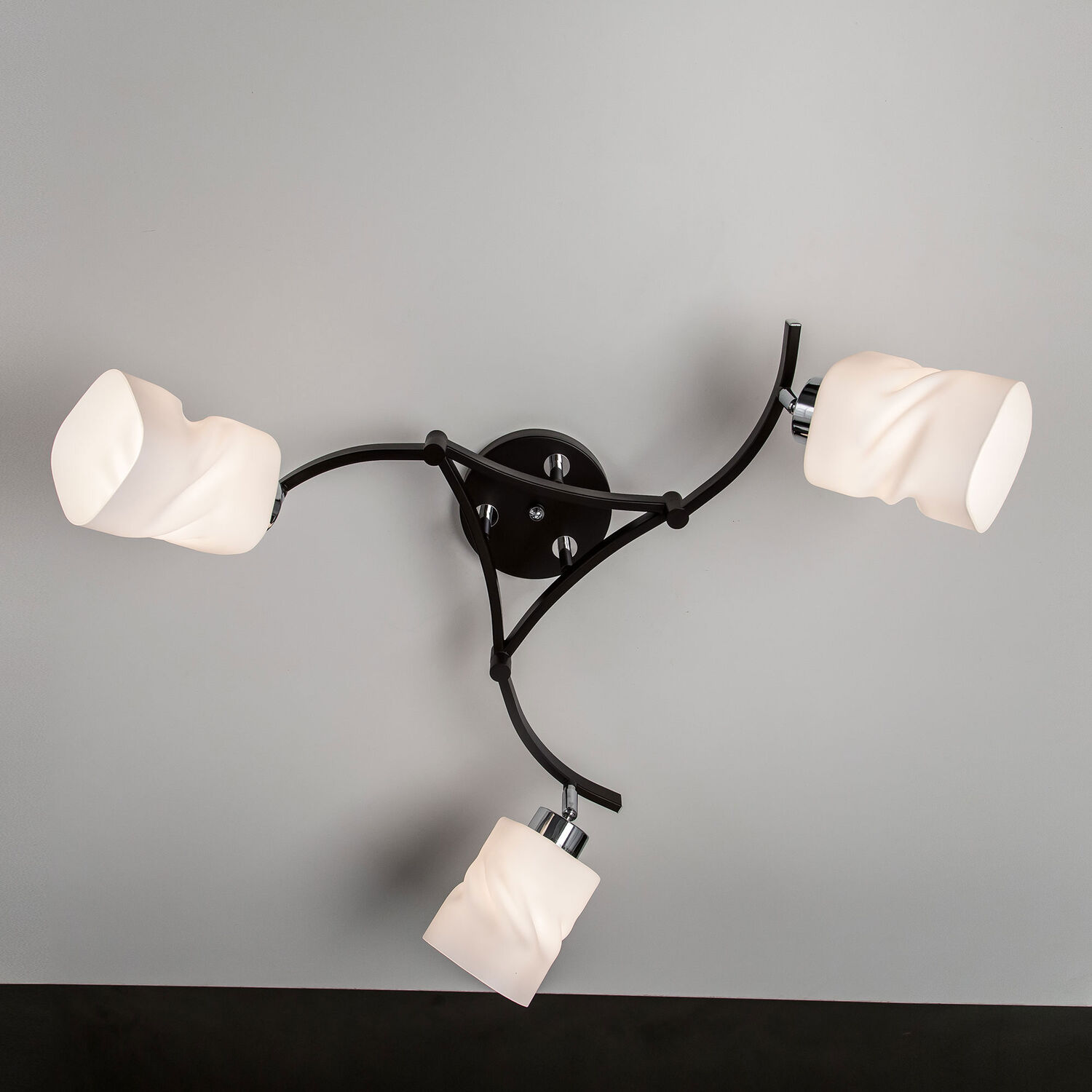 Потолочная люстра Citilux Берта CL126132, арматура хром / венге, плафоны стекло белое - фото 1