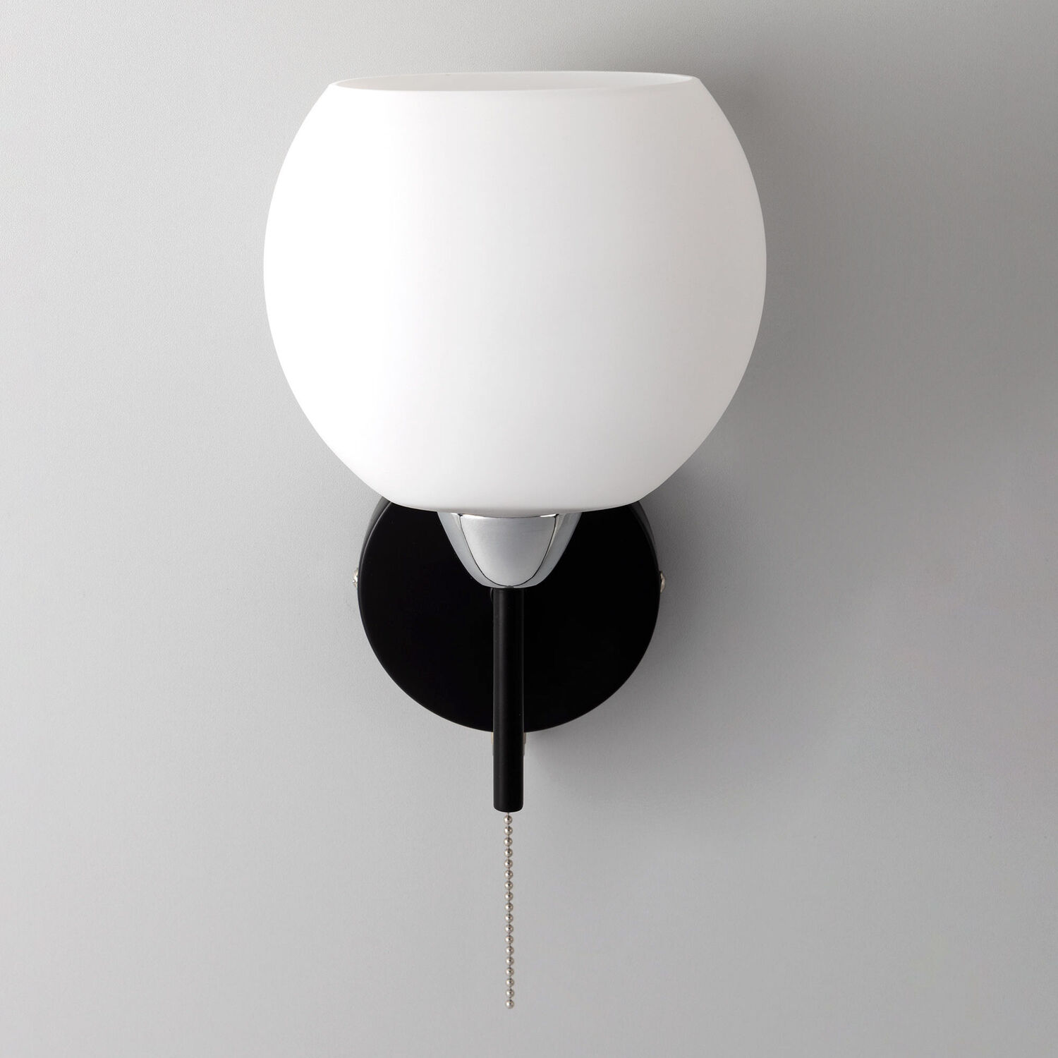 Бра Citilux Флорида CL148315, арматура черная, плафоны стекло белое - фото 1