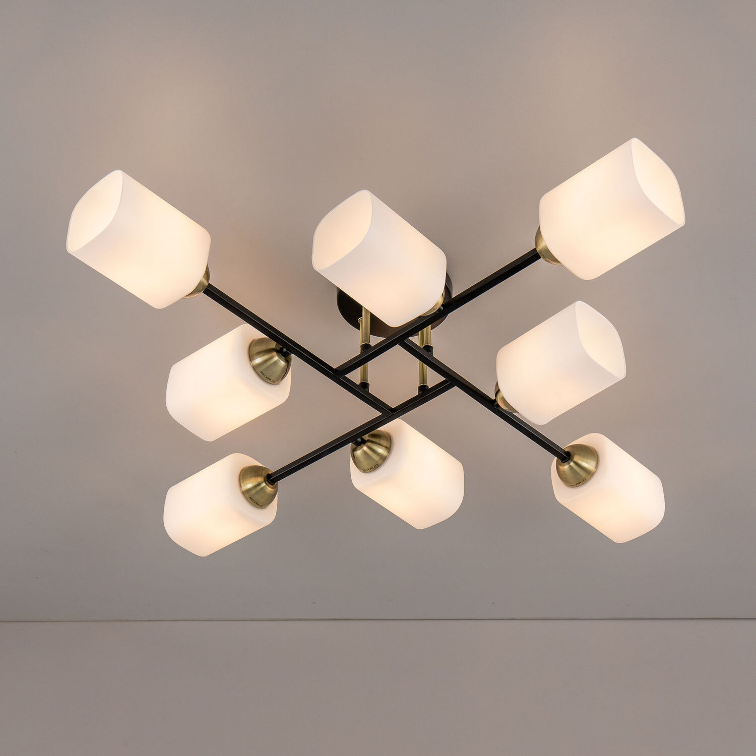 Потолочная люстра Citilux Генри CL130285, арматура бронза / чрная, плафоны стекло белое - фото 1