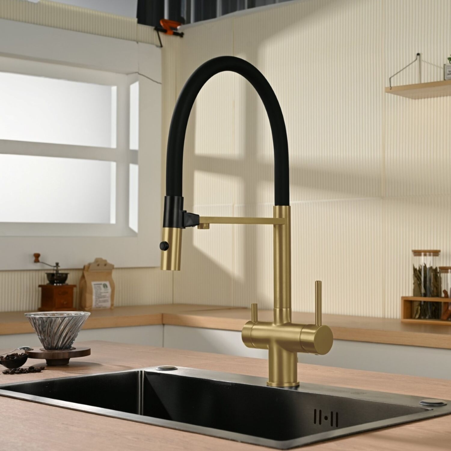Смеситель Vincea VKF-120BG для кухни, с гибким изливом, цвет брашированное золото - фото 1