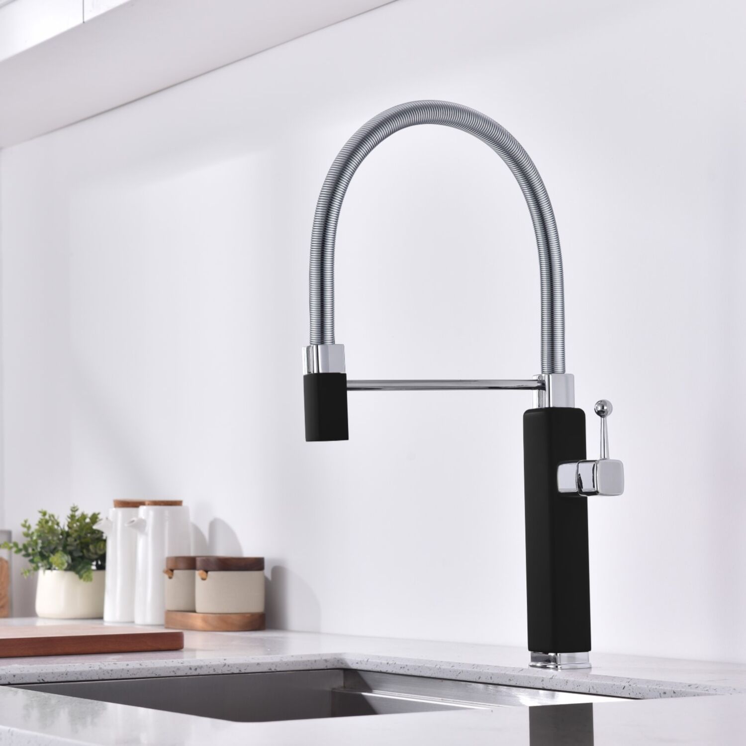 Смеситель Vincea VKF-101MB для кухни, с гибким изливом, цвет черный - фото 1