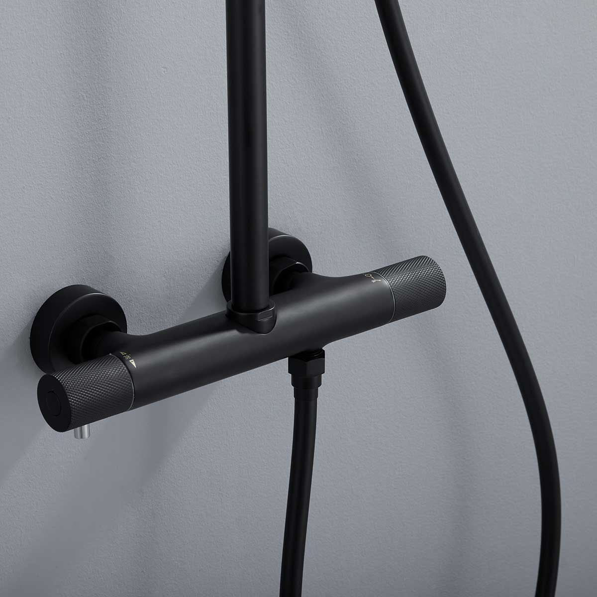 Душевая стойка Vincea Desire VSFS-1D0TMB, с верхним душем, термостатическим смесителем, цвет черный - фото 1