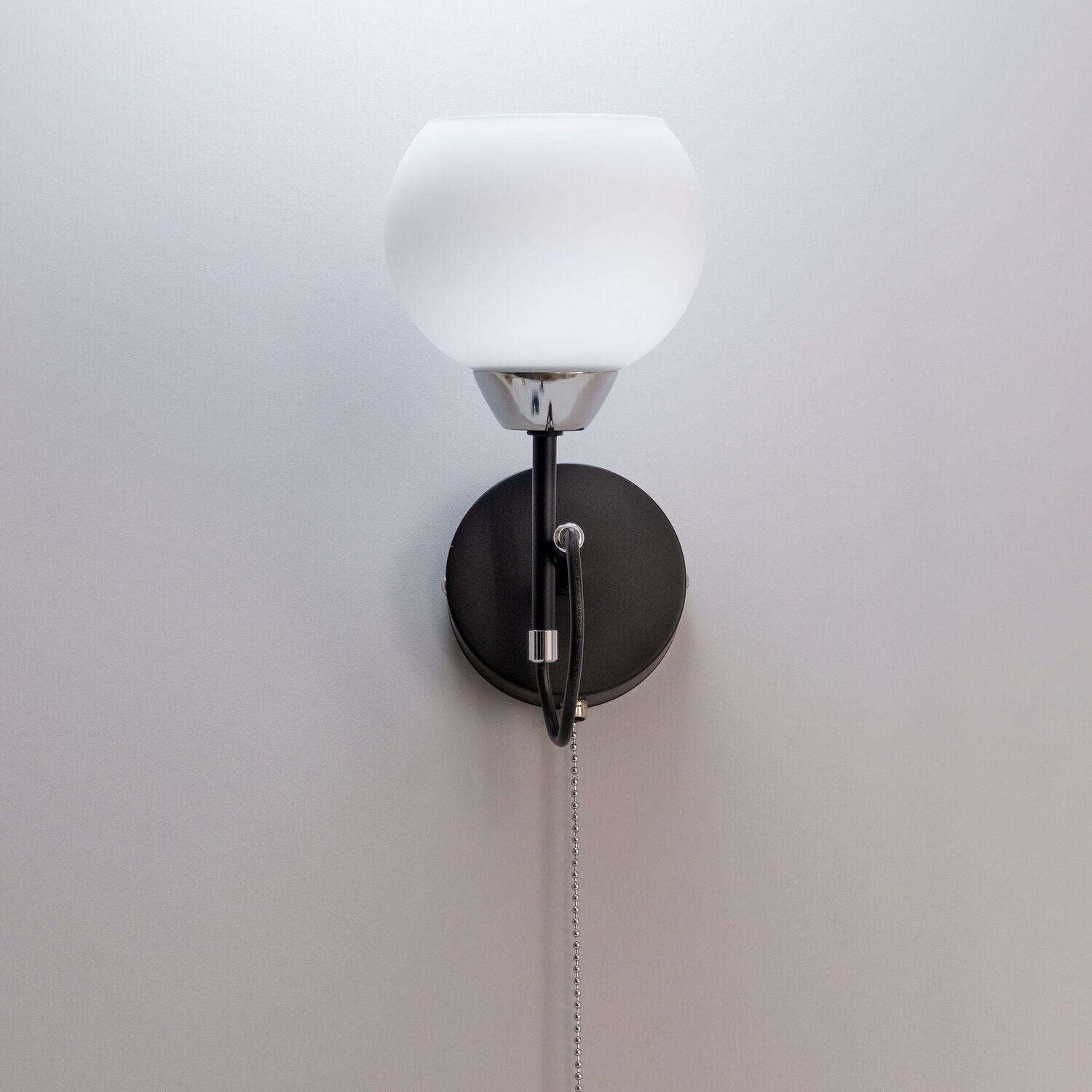 Бра Citilux Стивен CL141411, арматура черная, плафоны стекло белое - фото 1