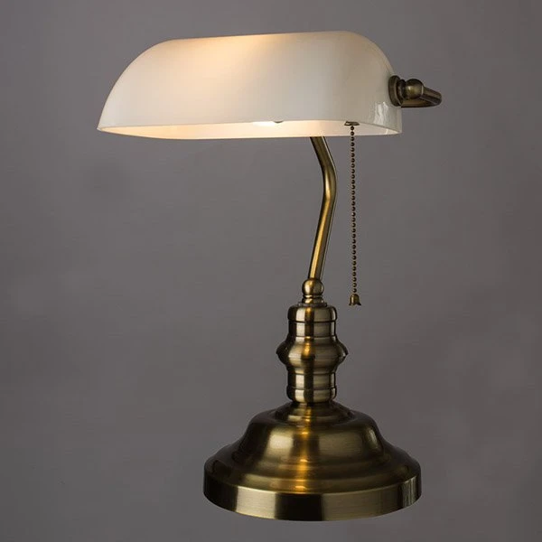 Интерьерная настольная лампа Arte Lamp Banker A2493LT-1AB, арматура бронза, плафон стекло белое, 27х26 см - фото 1