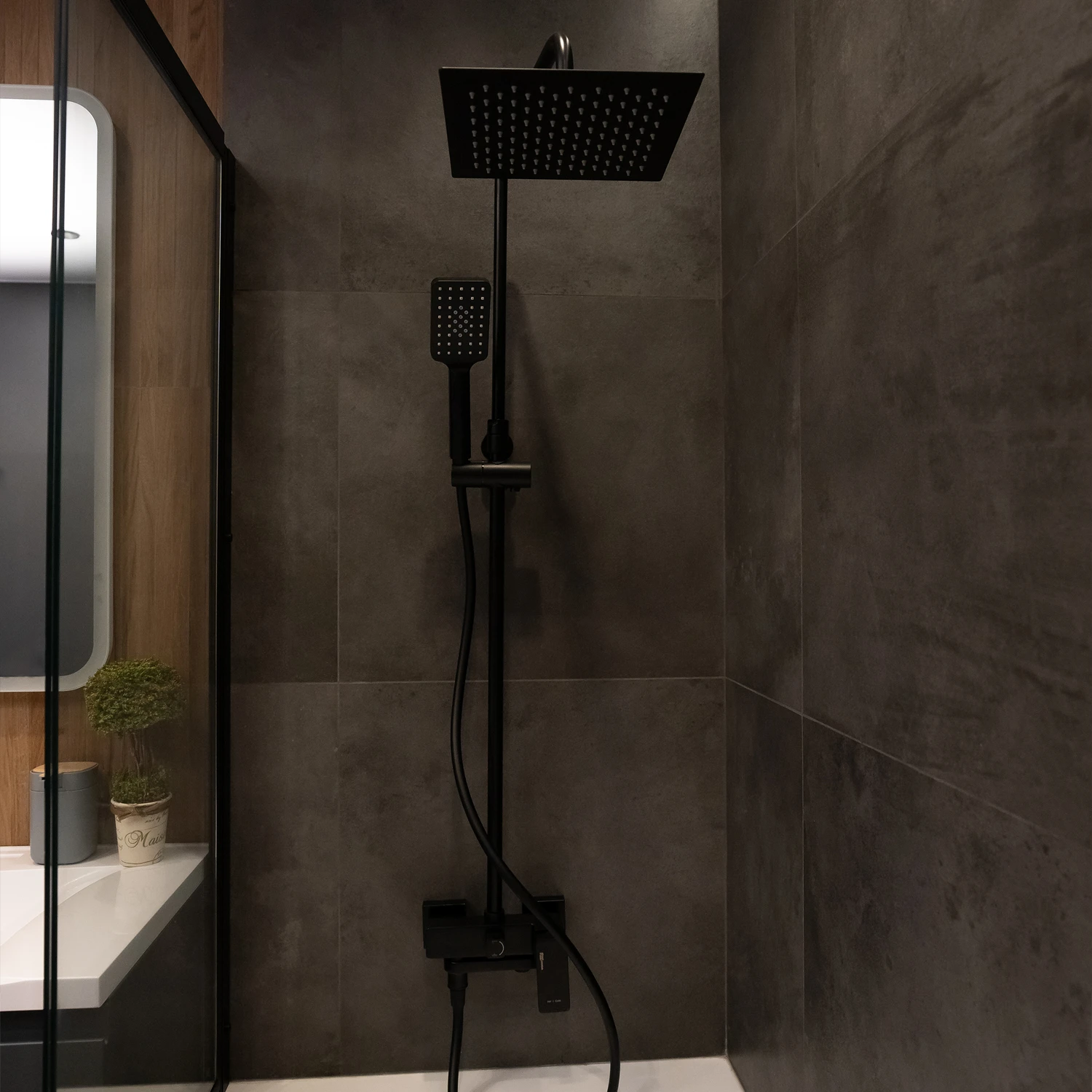 Душевая стойка WasserKRAFT A27701, с верхним душем, смесителем, цвет черный - фото 1